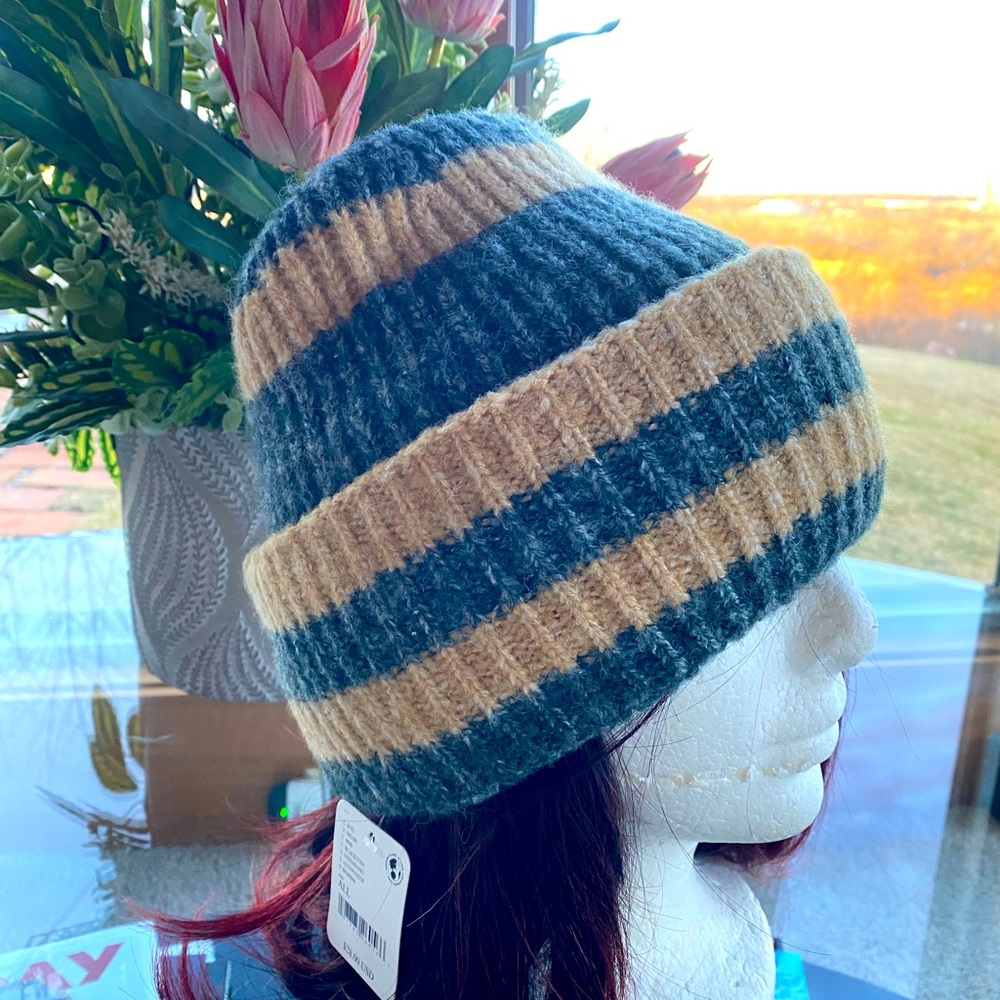 New FREE PEOPLE one size Beanie Hat in beige